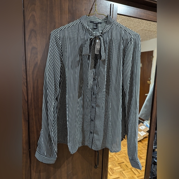 Forever 21 stripped blouse - Picture 1 of 3